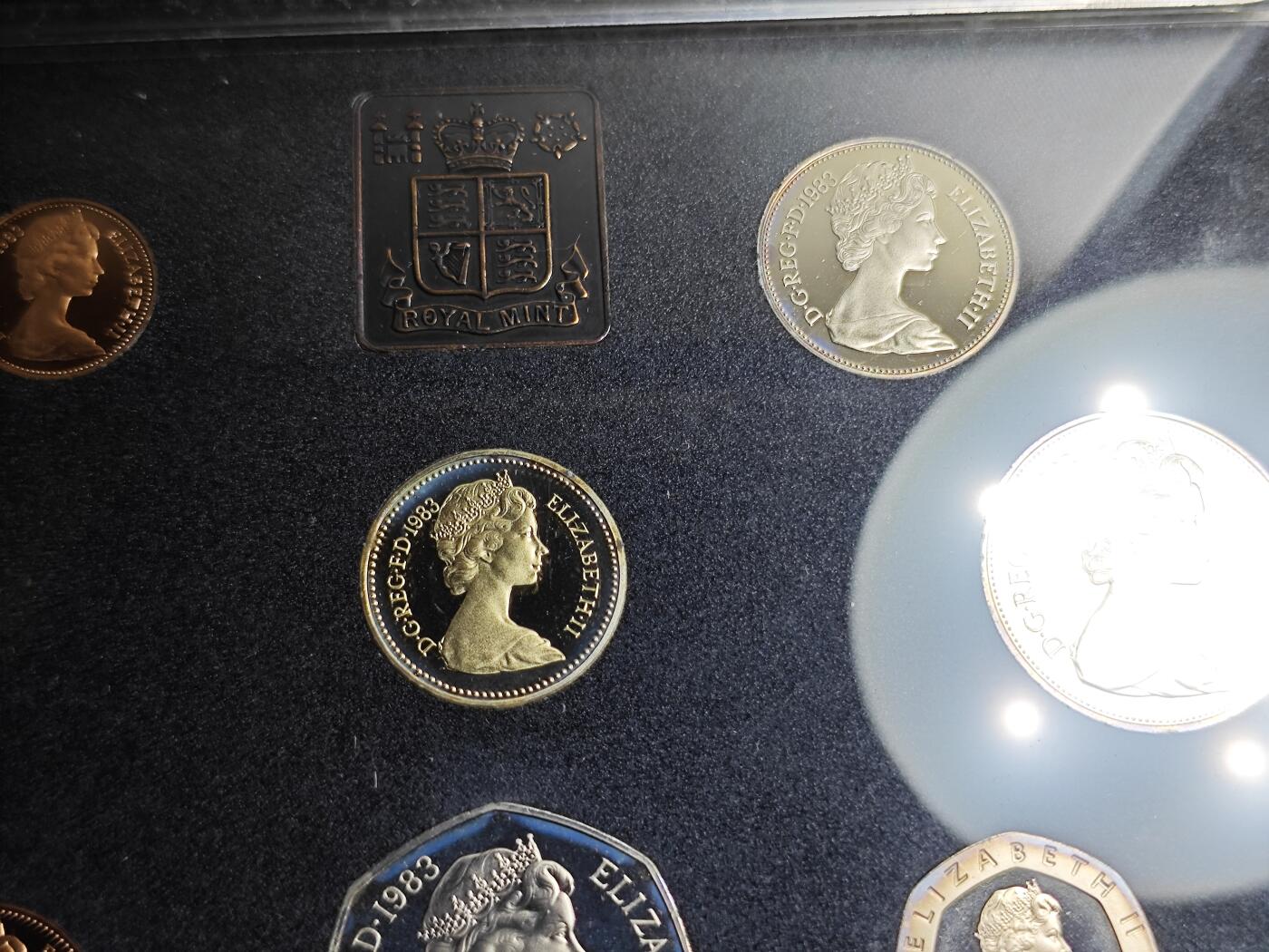 KK钱币收藏小铺   套币专场 2月预留时间 周末发货  1983英国清年精制套币