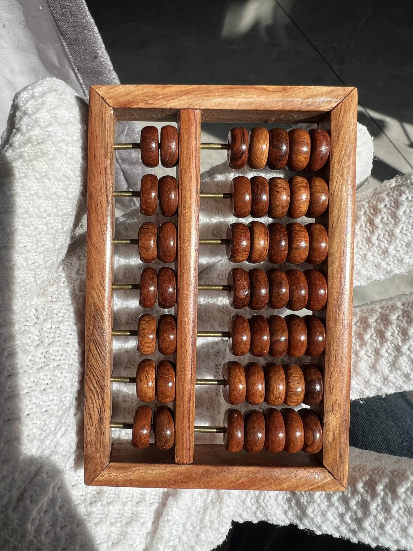 零元拍：“算盘一响，黄金万两”海南黄花梨七档小算盘。尺寸：92/60.5MM