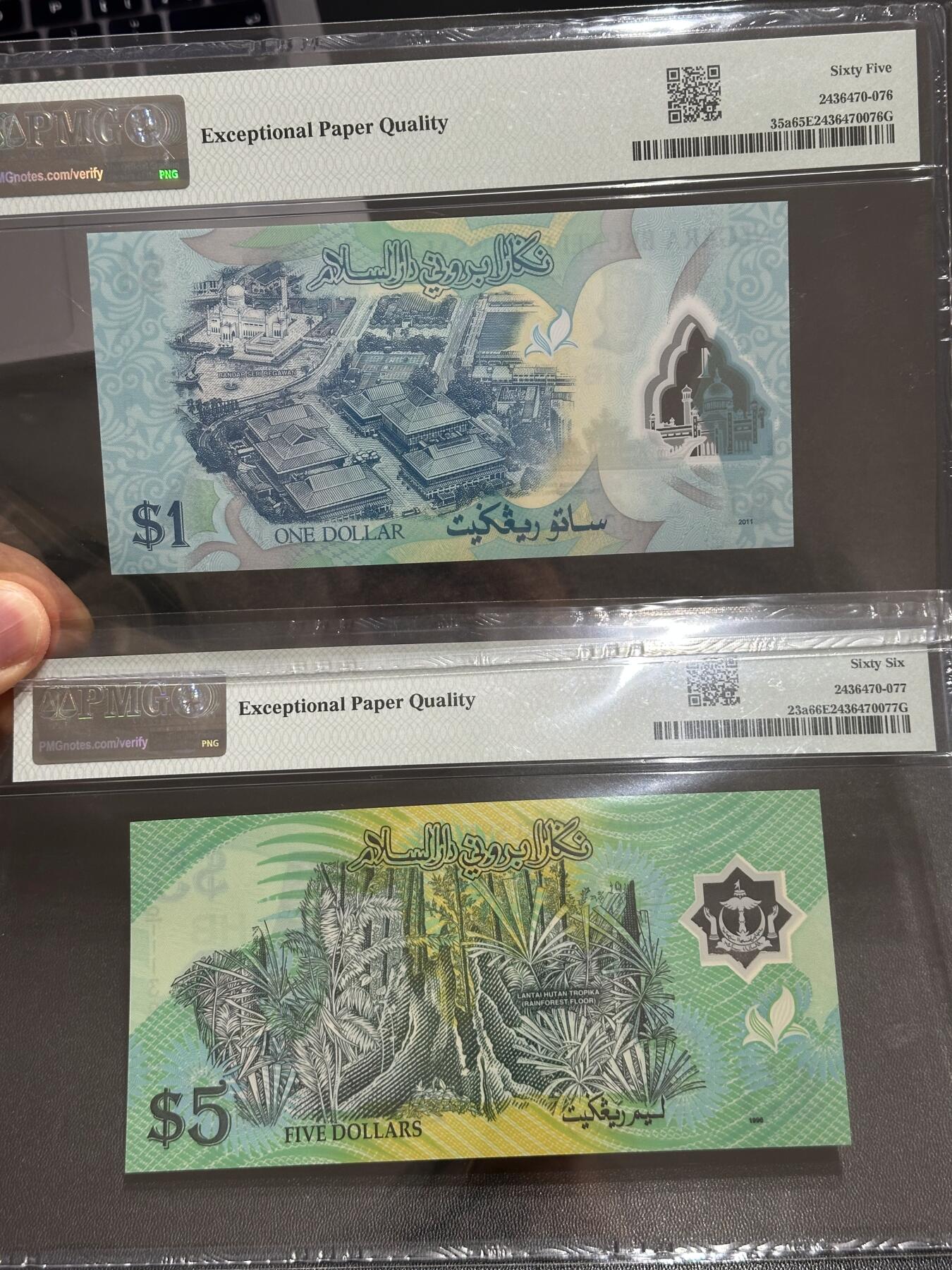 《外钞收藏家》第六百一十七期（精选场）（长期征集拍品、欢迎藏友们联系合作） 2011年文莱1林吉特 PMG65 无47豹子号222+1996年5林吉特 PMG66 无47