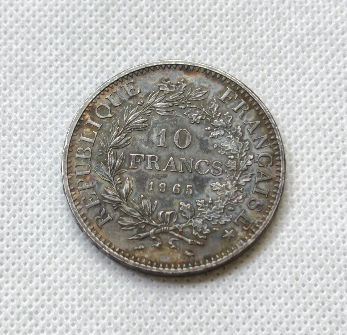 甄臻铺-世界币章拍卖（第54期），3月28日甄品场拍品征集中，送拍享返佣金等优惠多多 1965法国10法郎银币，黑色包浆，细节见图