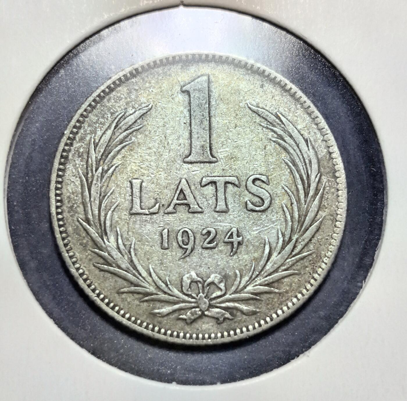 外国优质老铜币银币苏联纪念章，每周六晚九点倒数截拍，满百包邮可寄存，持续收拍 拉脱维亚第一共和国1924年1拉特银币。1940 年苏联占领后，拉特被卢布取代，该币停止流通，成为见证拉脱维亚短暂独立时期的历史货币。