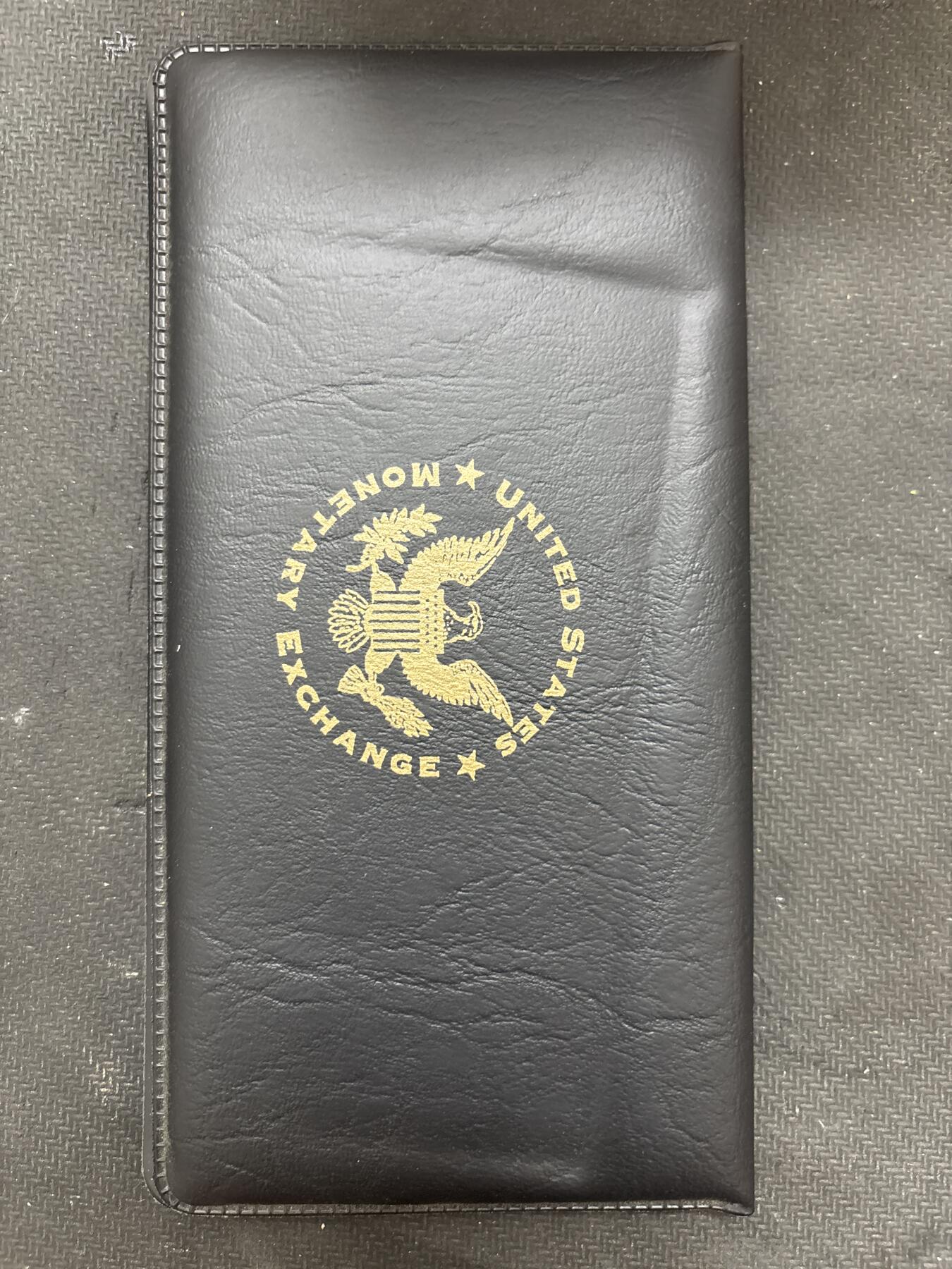 文馨钱币收藏第 296 场，长期接代拍业务 稀少 1963 年美国红库 2 美元，全程不带 47 靓号 ，近乎全新，带册子