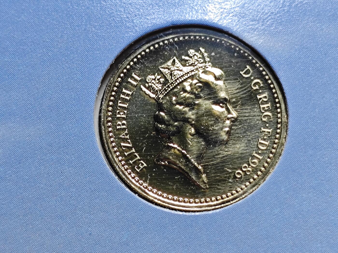 KK钱币收藏小铺   套币专场 2月预留时间 周末发货  1986英国精制1镑 卡册