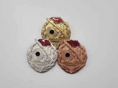 南水社第3次拍卖 春季专场 - 民主德国工人阶级战斗队射击技能奖章金银铜一套