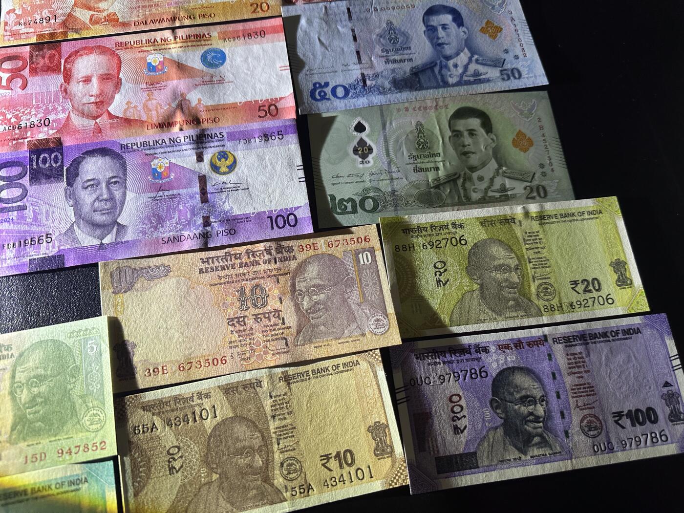 《外钞收藏家》第六百一十七期（精选场）（长期征集拍品、欢迎藏友们联系合作） 港币、菲律宾、印度、泰国4个小套 16张一起 全新UNC 泰国轻微瑕疵