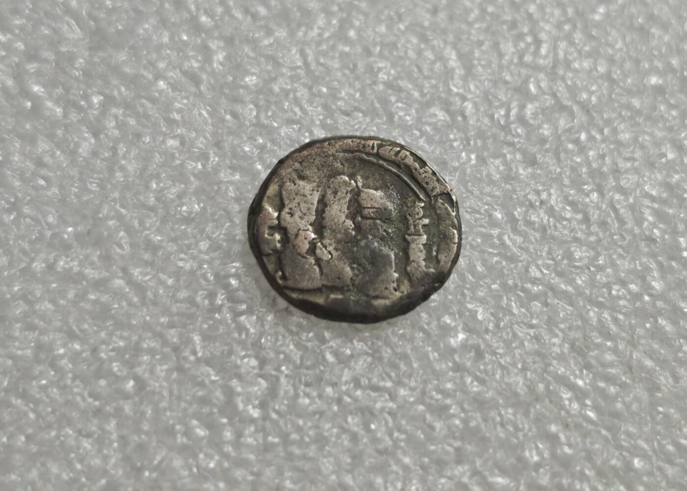 瓶子🏺第232期拍卖会  哥疾宁王朝打制银币  哥疾宁王朝（伽色尼王朝，977–1186年），中亚与北印度的伊斯兰帝国，核心都城为伽色尼（今阿富汗加兹尼）