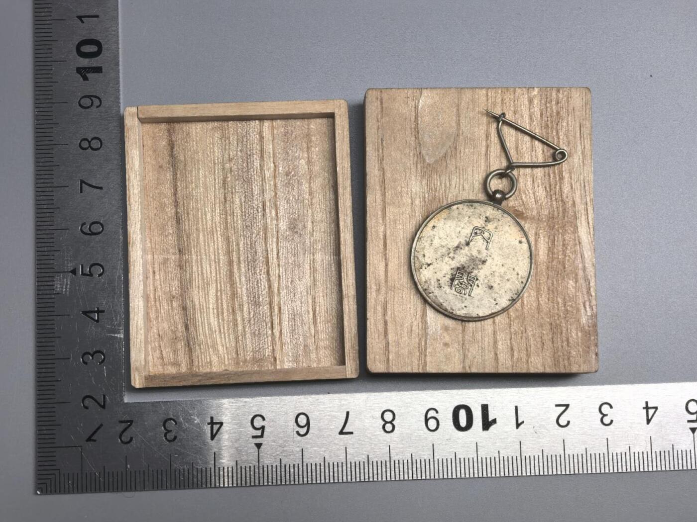 小驴勋章奖章收藏3月14日周六晚六点拍卖（珍爱和平，收藏战争，铭记历史，勿忘国耻，忠党爱国。有偿代拍，送拍规则在简介最后，参拍须阅读规则后再参拍，关系到运费包装发货时效真假辨别等关键信息，拍卖时不再发原图，看大图店主微信码在拍卖店铺介绍里）