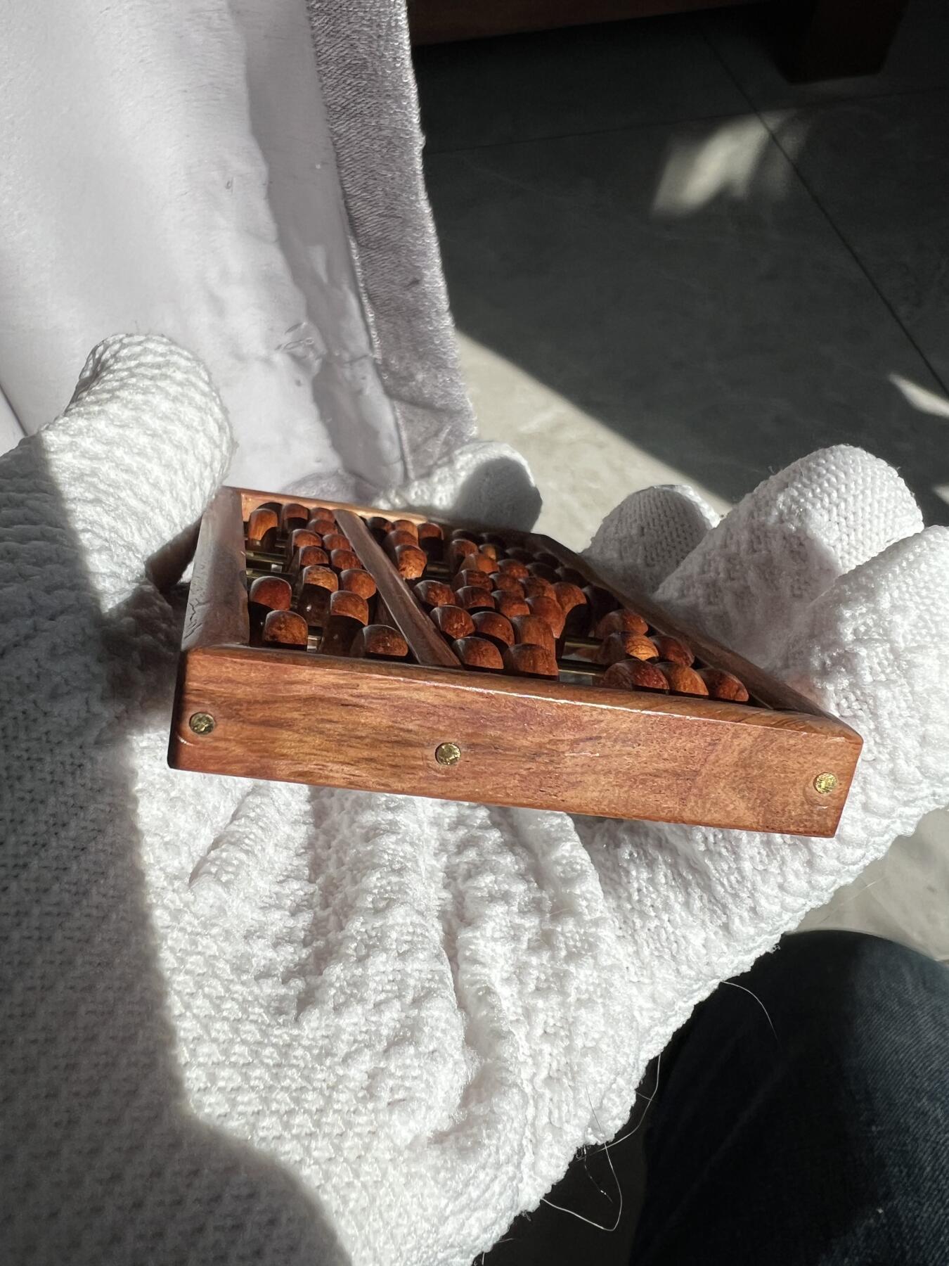 零元拍：“算盘一响，黄金万两”海南黄花梨七档小算盘。尺寸：92/60.5MM