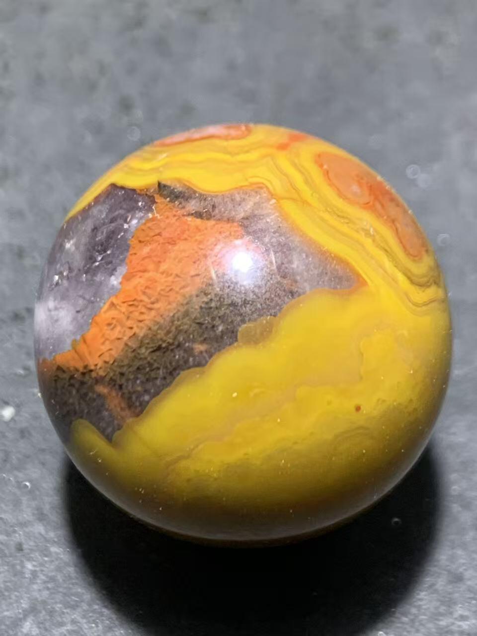 精美高玉化冰飘糖心料8字图案草花纹战国红玛瑙圆珠一颗！