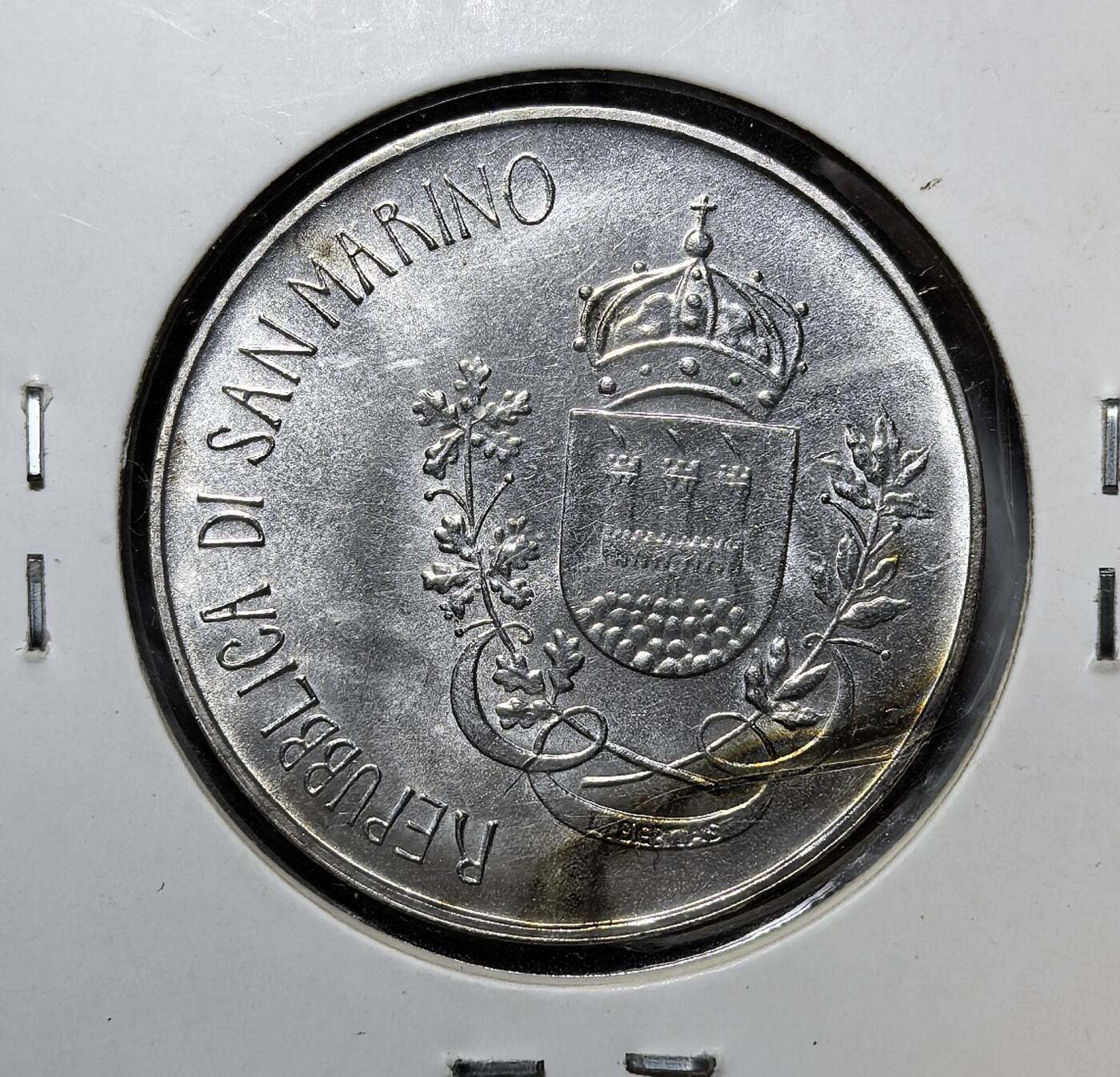 外国优质老铜币银币苏联纪念章，每周六晚九点倒数截拍，满百包邮可寄存，持续收拍 圣马力诺1981年500里拉银币，为纪念古罗马诗人维吉尔逝世 2000 周年而铸。正面为国徽，背面 “播种者” 形象源自其《农事诗》，是兼具历史与艺术价值的收藏币。