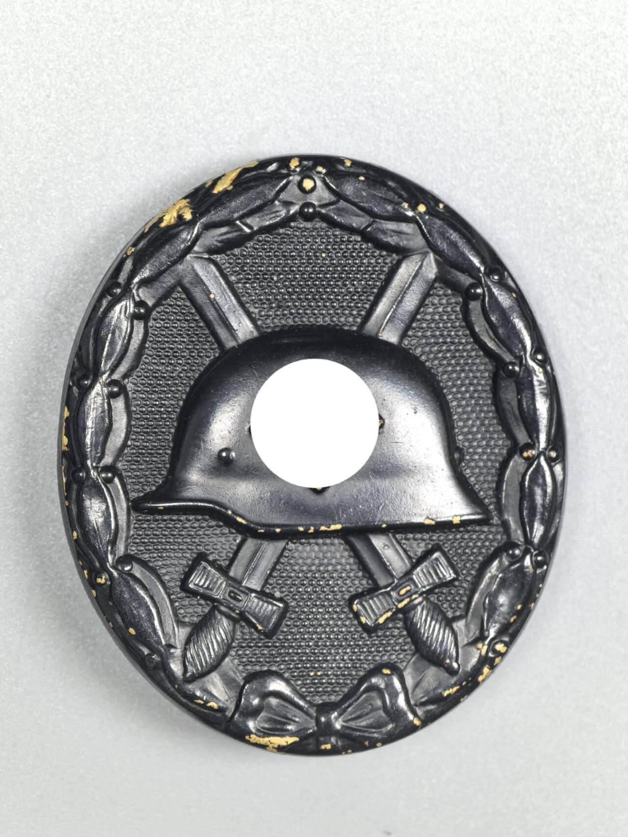 小驴勋章奖章收藏3月14日周六晚六点拍卖（珍爱和平，收藏战争，铭记历史，勿忘国耻，忠党爱国。有偿代拍，送拍规则在简介最后，参拍须阅读规则后再参拍，关系到运费包装发货时效真假辨别等关键信息，拍卖时不再发原图，看大图店主微信码在拍卖店铺介绍里） 得三铜战伤奖章，铜质，磁石不吸