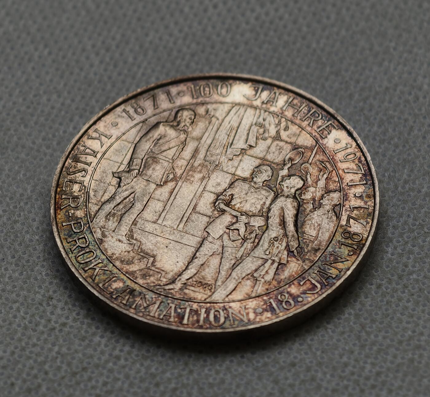 甄臻铺-世界币章拍卖（第54期），3月28日甄品场拍品征集中，送拍享返佣金等优惠多多 裸币，1971年德意志帝国成立100周年纪念银章，五彩包浆，40mm，25g，细节见图