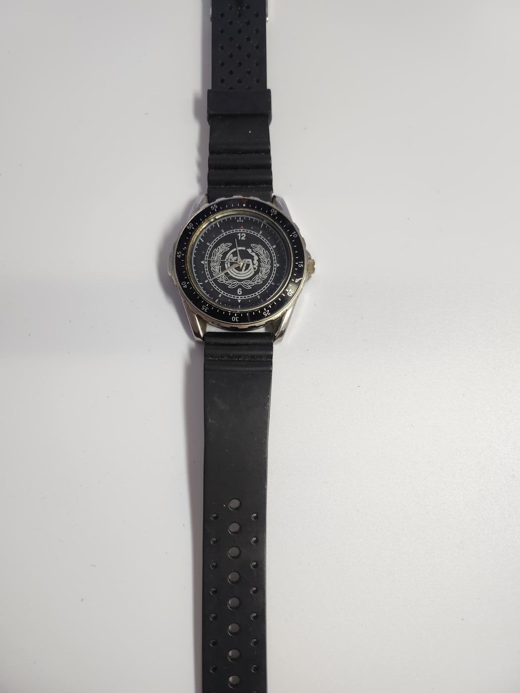 南水社第3次拍卖 春季专场 日本陆上自卫队（JGSDF）曹友連合会20周年纪念腕表 不转了，可能没电了或者坏了