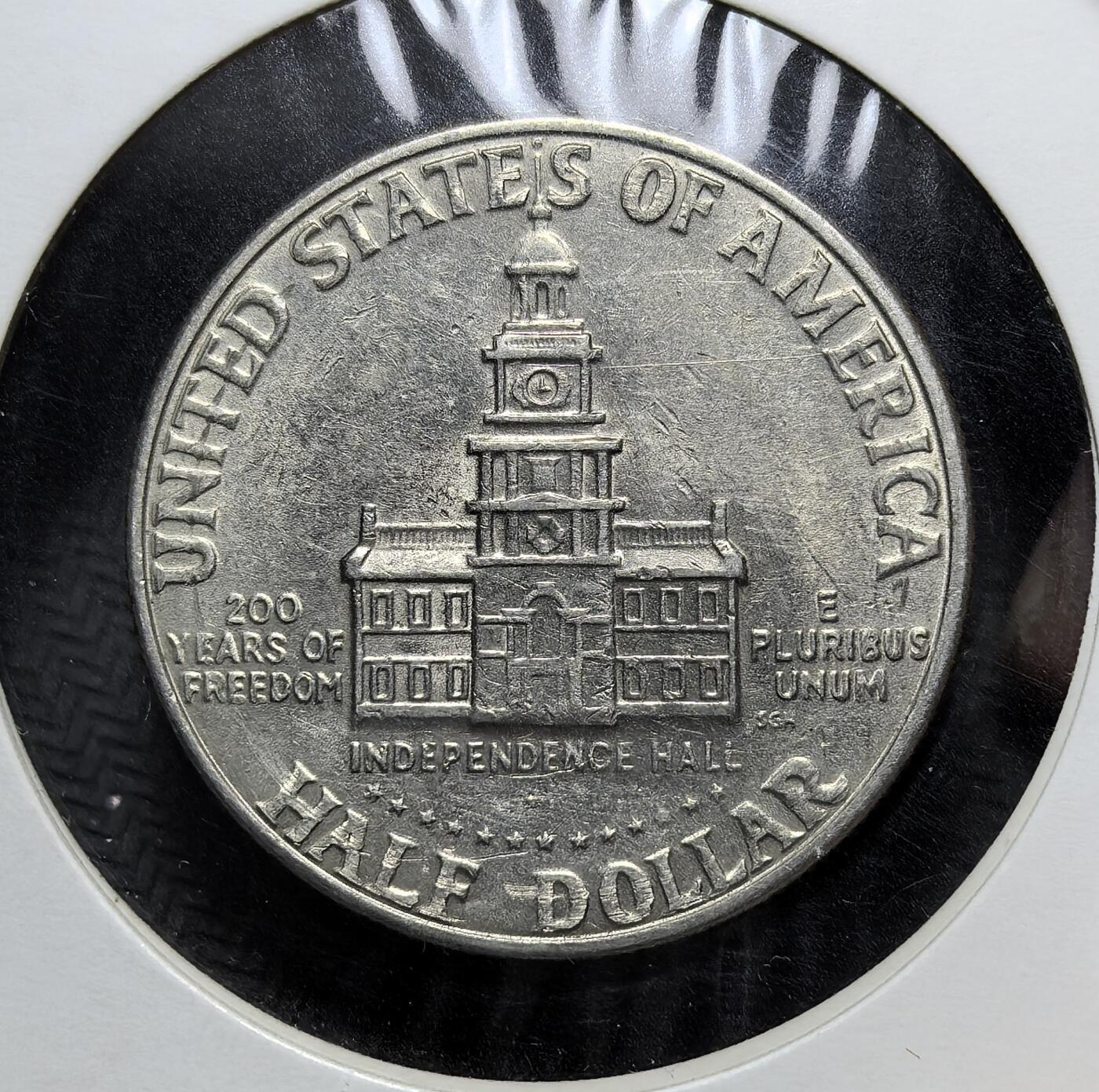 外国优质老铜币银币苏联纪念章，每周六晚九点倒数截拍，满百包邮可寄存，持续收拍 美国1976年建国200 周年肯尼迪半美元。为纪念独立 200 年，其正面保留肯尼迪头像并加印双年份 1776-1976，背面替换为费城独立厅，寓意自由与独立的传承。