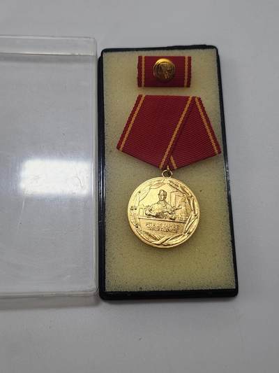 南水社第3次拍卖 春季专场 - 民主德国特级工人阶级战斗队忠诚服役奖章 完好盒略章