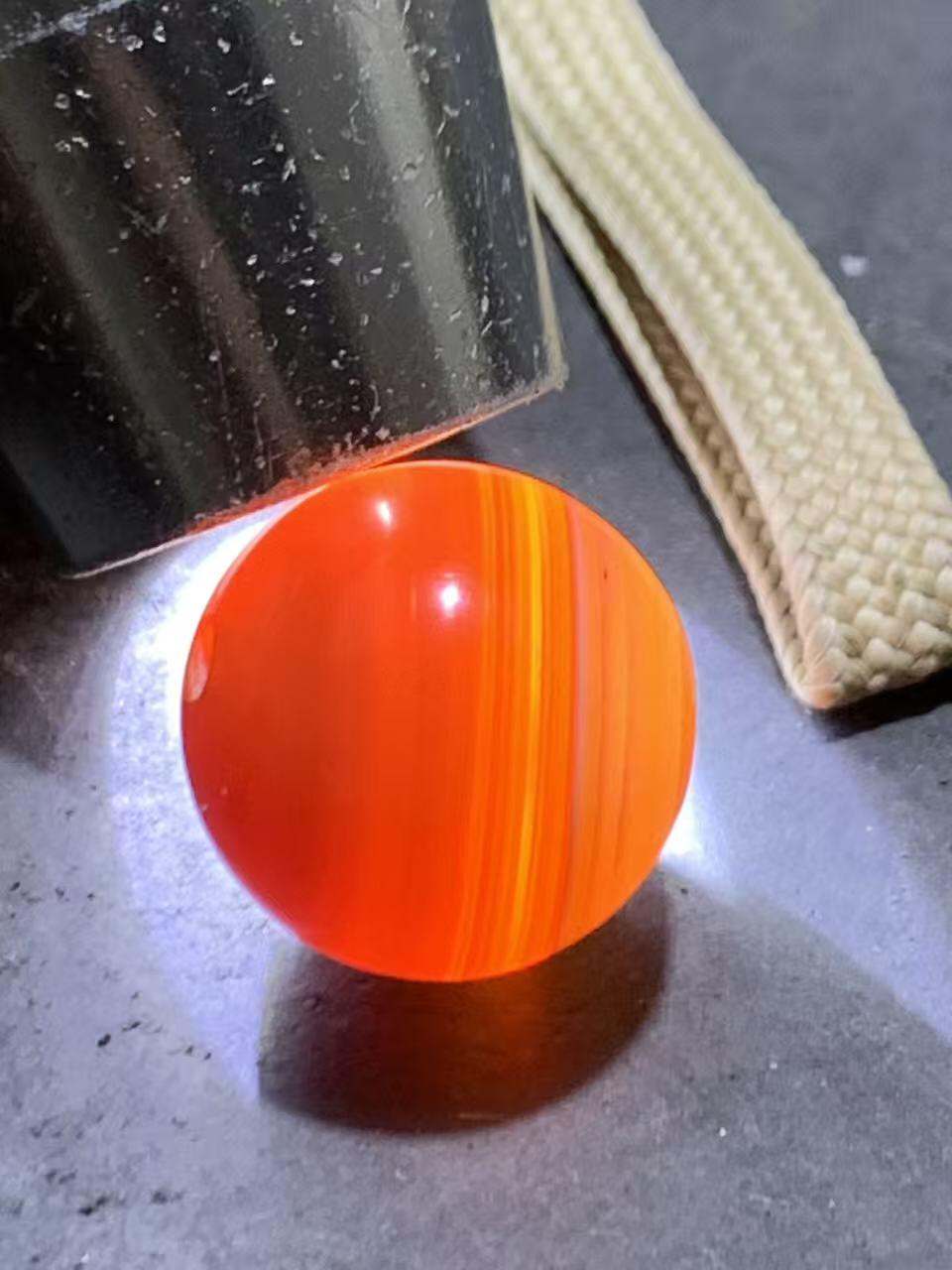 精美高玉化千层纹缠丝玛瑙圆珠一颗，