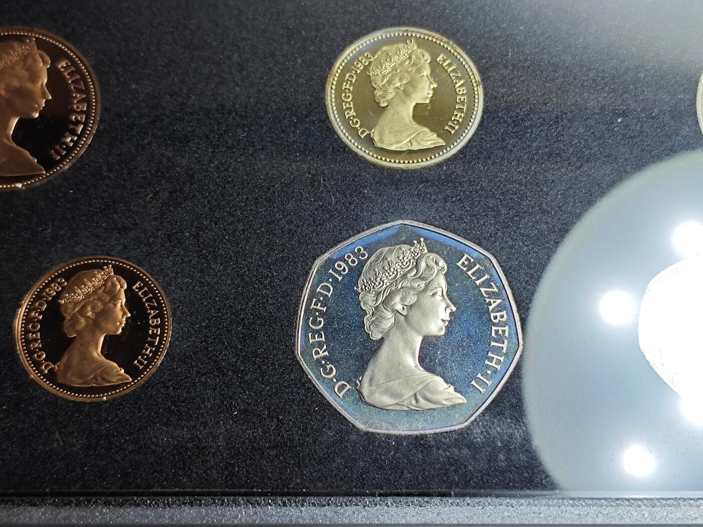 KK钱币收藏小铺   套币专场 2月预留时间 周末发货  1983英国清年精制套币