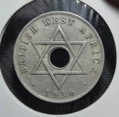 外国优质老铜币银币苏联纪念章，每周六晚九点倒数截拍，满百包邮可寄存，持续收拍 - 英属西非1936年1便士KN版，属爱德华八世时期珍稀品。因爱德华八世退位，该币存世量稀少，中心圆孔配六芒星设计，是英国殖民货币史的特殊见证。