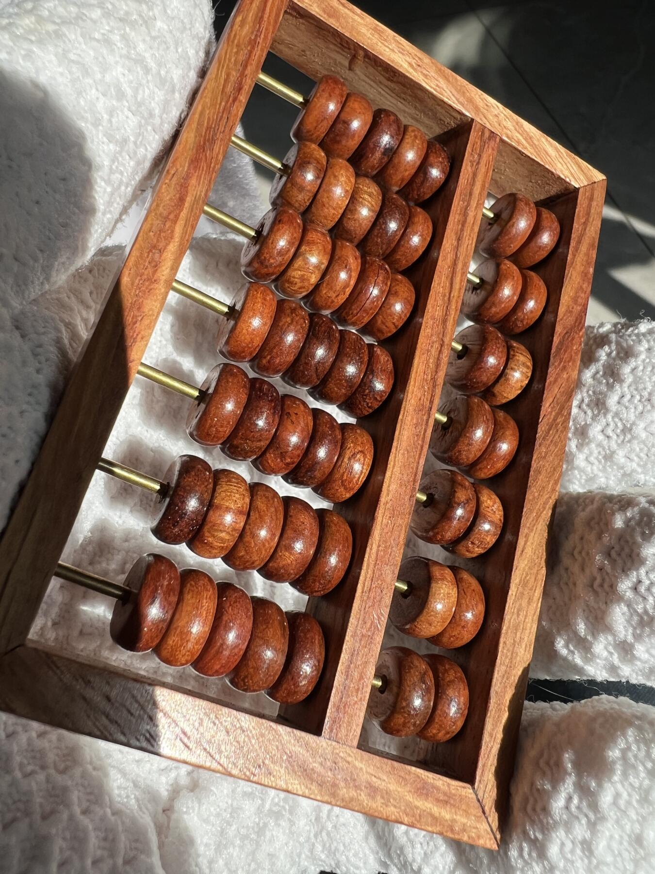 零元拍：“算盘一响，黄金万两”海南黄花梨七档小算盘。尺寸：92/60.5MM