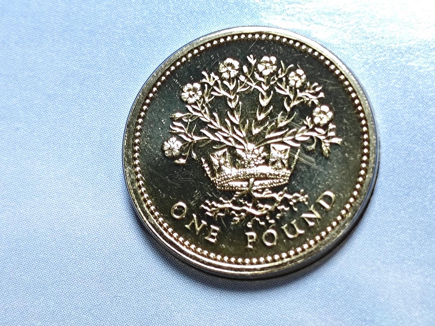 KK钱币收藏小铺   套币专场 2月预留时间 周末发货  1986英国精制1镑 卡册