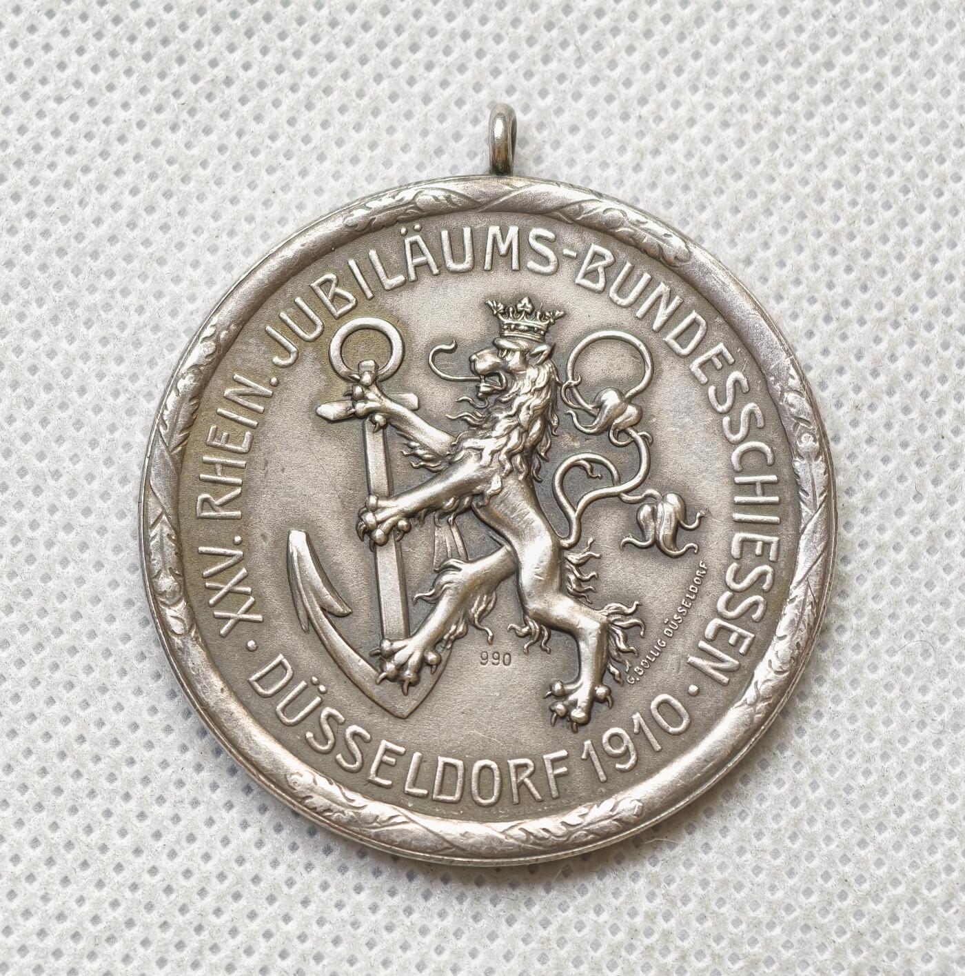 甄臻铺-世界币章拍卖（第54期），3月28日甄品场拍品征集中，送拍享返佣金等优惠多多 裸币，德国1910年杜塞尔多夫射击节银章 29.3克 40mm，细节见图