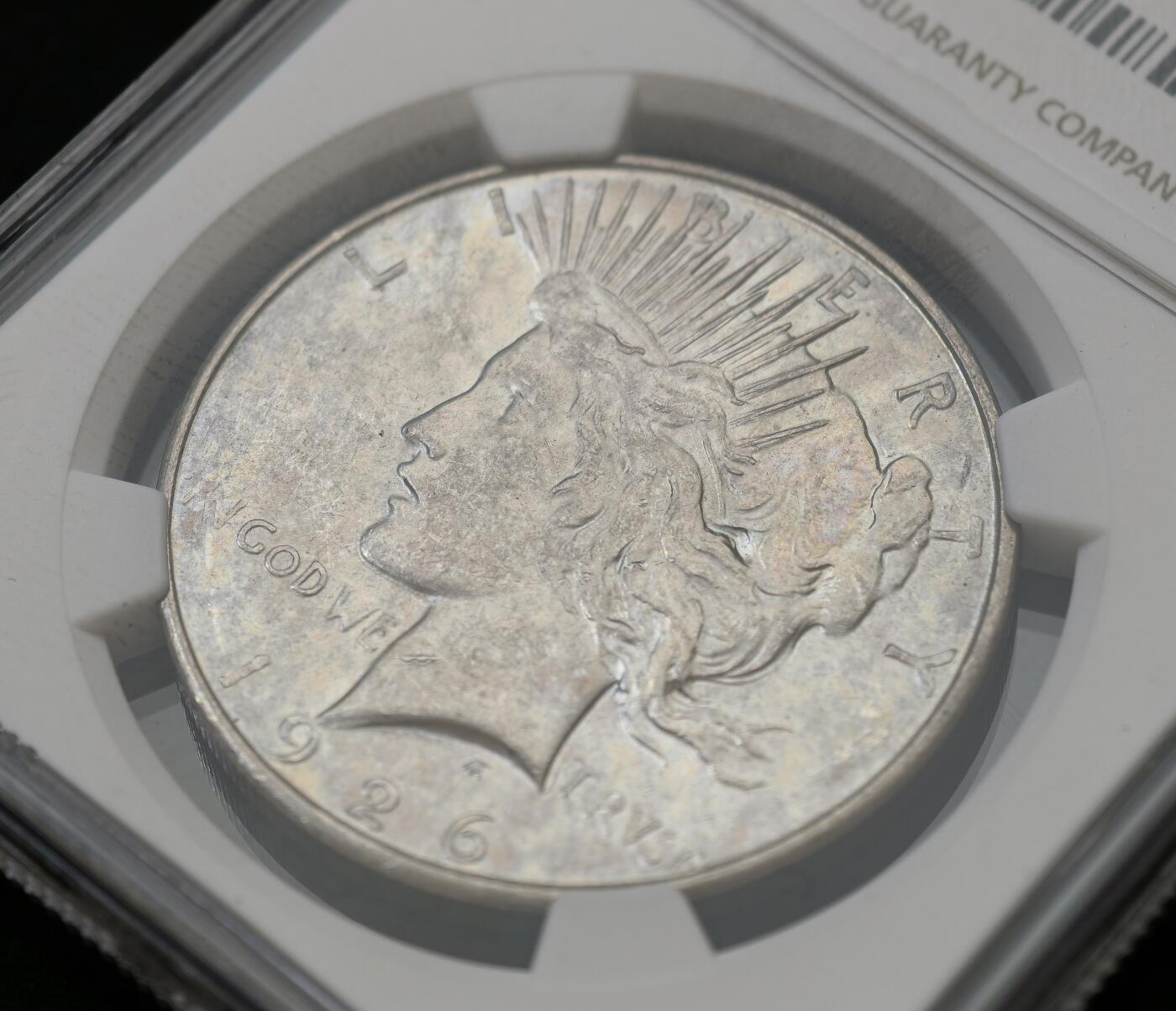 甄臻铺-世界币章拍卖（第54期），3月28日甄品场拍品征集中，送拍享返佣金等优惠多多 NGC-AU58 1926年美国和平银币，少见年份