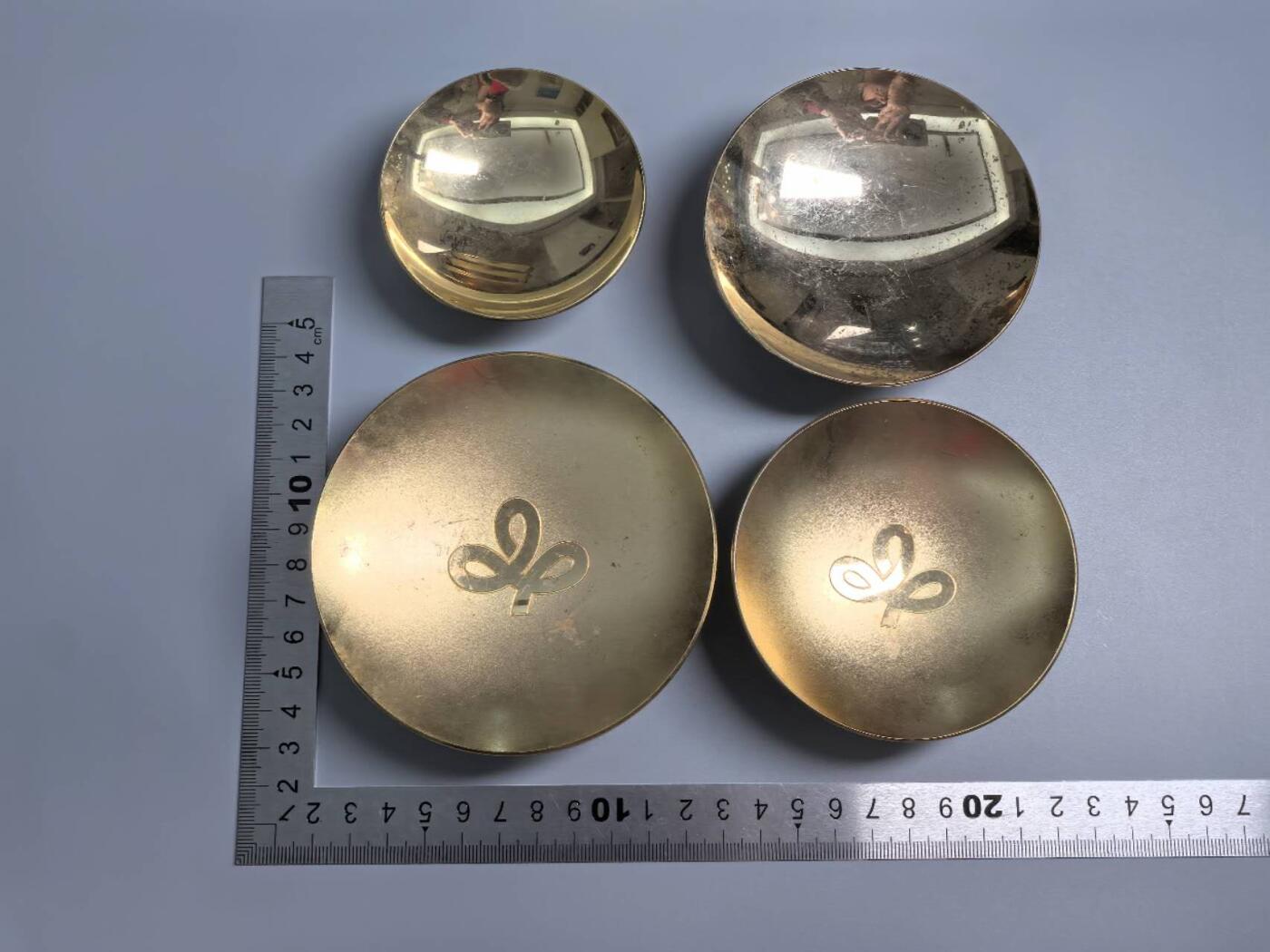 小驴勋章奖章收藏3月14日周六晚六点拍卖（珍爱和平，收藏战争，铭记历史，勿忘国耻，忠党爱国。有偿代拍，送拍规则在简介最后，参拍须阅读规则后再参拍，关系到运费包装发货时效真假辨别等关键信息，拍卖时不再发原图，看大图店主微信码在拍卖店铺介绍里） 24K镀金金属酒杯一组