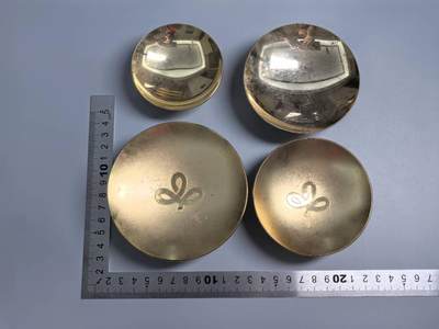 小驴勋章奖章收藏3月14日周六晚六点拍卖（珍爱和平，收藏战争，铭记历史，勿忘国耻，忠党爱国。有偿代拍，送拍规则在简介最后，参拍须阅读规则后再参拍，关系到运费包装发货时效真假辨别等关键信息，拍卖时不再发原图，看大图店主微信码在拍卖店铺介绍里） - 24K镀金金属酒杯一组