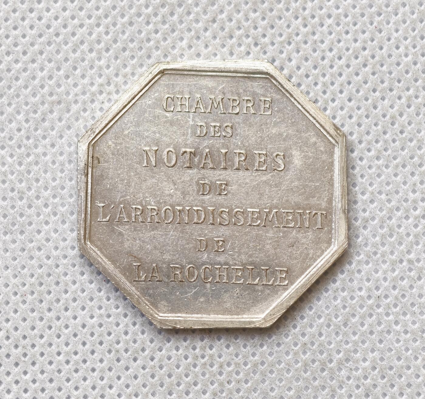 甄臻铺-世界币章拍卖（第54期），3月28日甄品场拍品征集中，送拍享返佣金等优惠多多 法国19世纪拉罗谢尔地区 公证人协会公信女神纪念章 14.56g 95% 银章