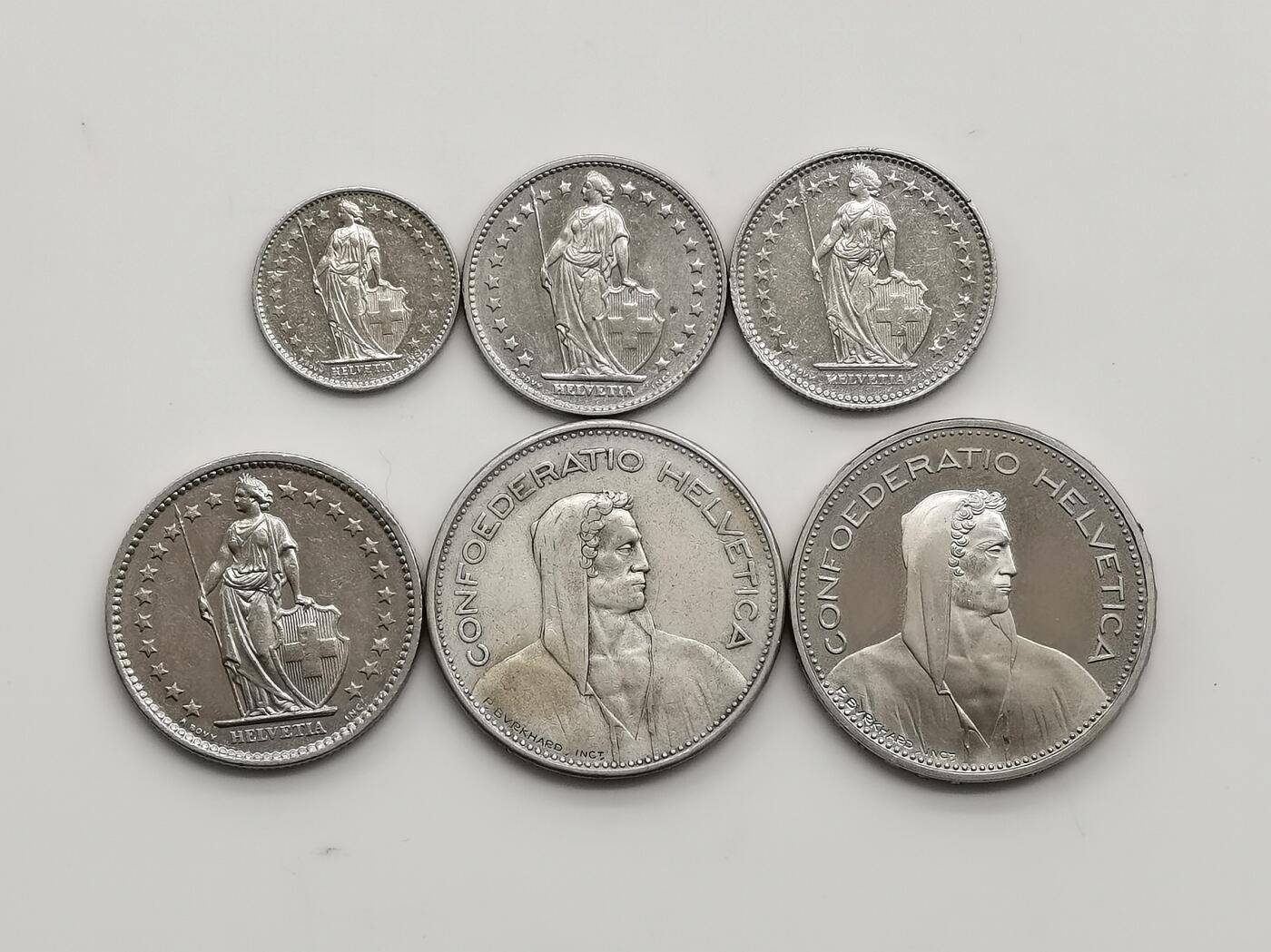 博洋堂世界钱币拍卖第164期（全场包邮） 瑞士散币6枚 包括：1931年5法郎银币（15克 0.835银）1982年1/2法郎（22星 独年版 章型） 1998年5法郎PF 1978年1法郎 1989年1法郎（23星背逆） 1974年2克朗 1982年1/2法郎（22星 独年版 章型）除银币外基本原光