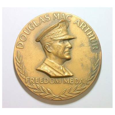 【艺术】美国艺术大章 二战英雄五星上将麦克阿瑟 高浮雕精制超大铜章 78MM 186克 - 【艺术】美国艺术大章 二战英雄五星上将麦克阿瑟 高浮雕精制超大铜章 78MM 186克