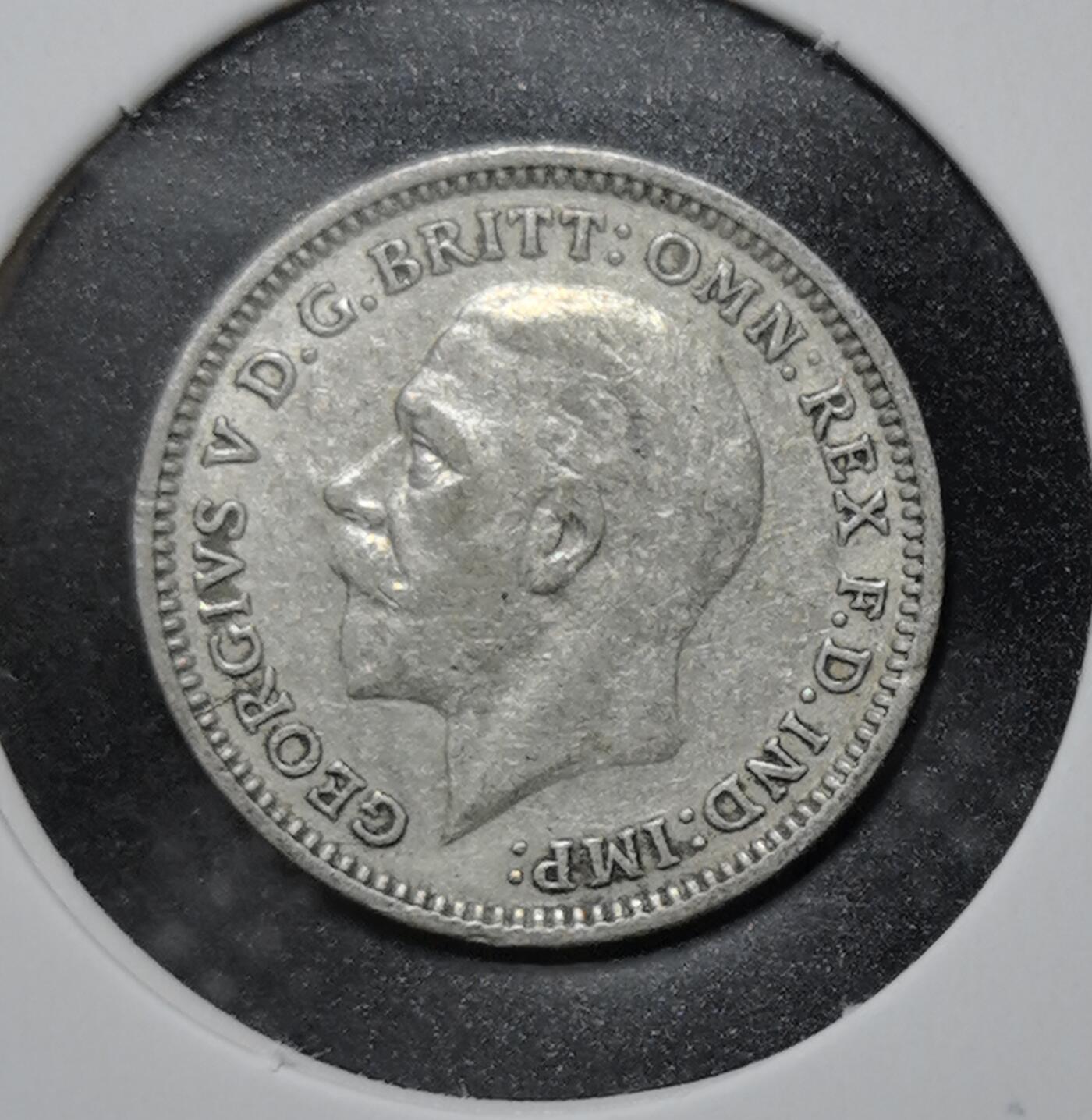 外国优质老铜币银币苏联纪念章，每周六晚九点倒数截拍，满百包邮可寄存，持续收拍 英国乔治五世1926年3便士银币，正面为国王左向肖像，背面新采用橡树枝与橡果设计。见证了乔治五世统治后期的货币变革。