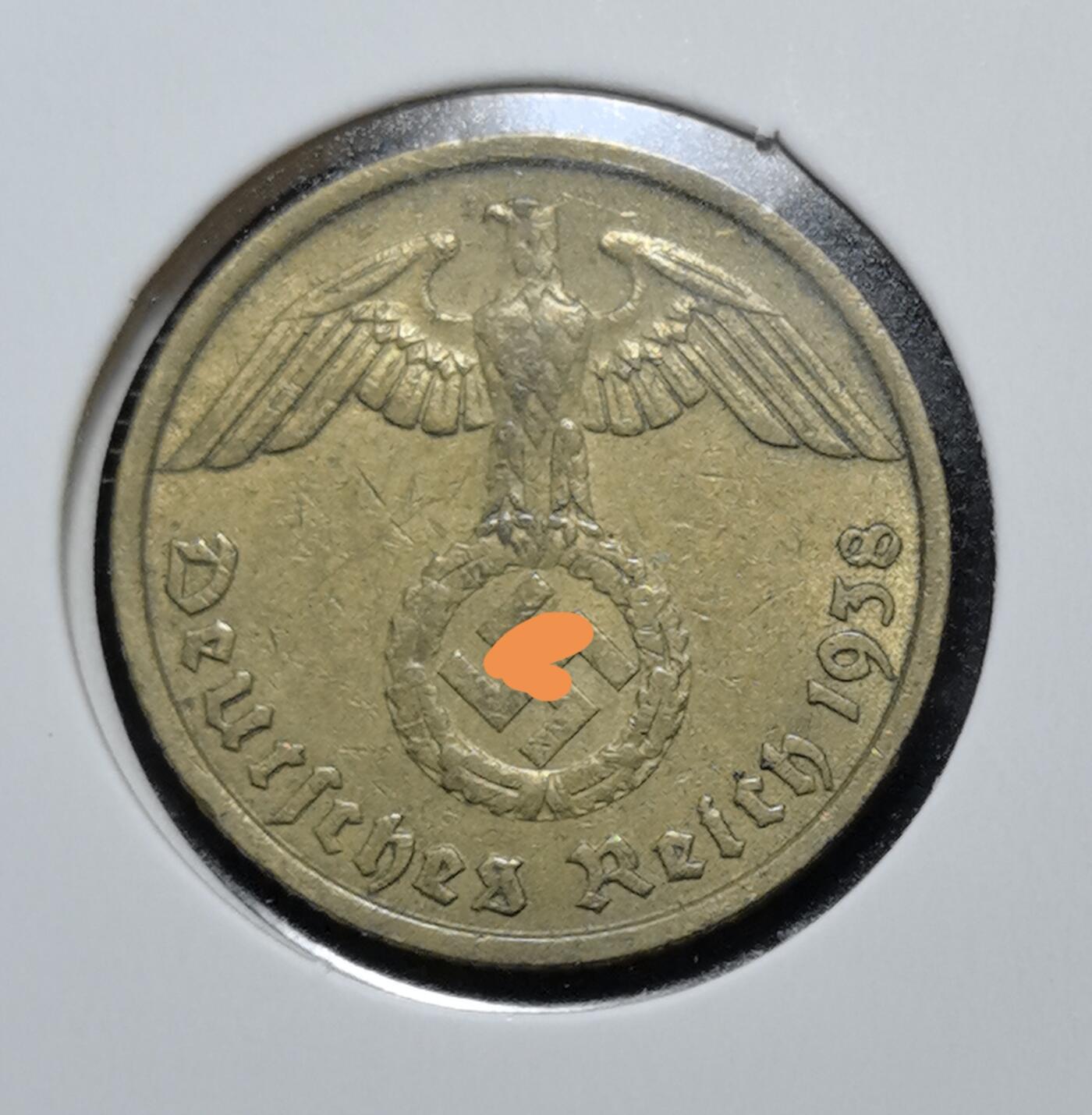 外国优质老铜币银币苏联纪念章，每周六晚九点倒数截拍，满百包邮可寄存，持续收拍 德国第三帝时期1938 年10 芬尼 J 版。正面刻有带万字徽的帝国鹰与 “德意志帝国” 字样，背面为面值 “10” 与橡叶纹饰，J 代表汉堡造币厂，见证了二战前德国的政治与货币体系。