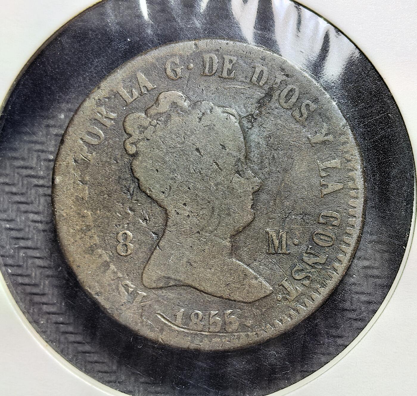 外国优质老铜币银币苏联纪念章，每周六晚九点倒数截拍，满百包邮可寄存，持续收拍 西班牙女王伊莎贝尔二世1855年8 马拉维迪铜币直径30mm，正面为女王侧像及宪政铭文，背面是卡斯蒂利亚与莱昂纹章。它是 19 世纪中期西班牙流通货币，见证了伊莎贝尔二世统治与西班牙货币改革，由巴塞罗那造币厂铸造。