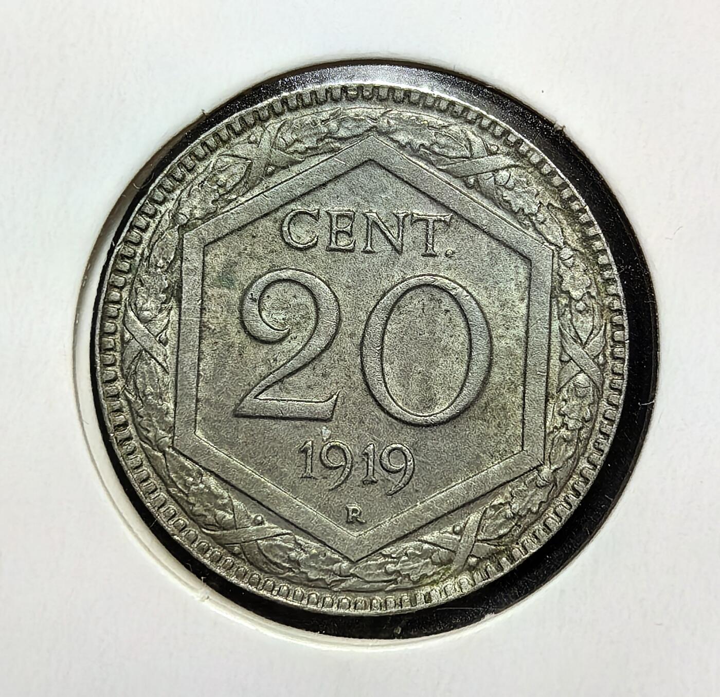 外国优质老铜币银币苏联纪念章，每周六晚九点倒数截拍，满百包邮可寄存，持续收拍 改刻版意大利王国1919年20分国徽面可见20面值，由罗马造币厂（R 标记）铸造。一战后镍资源紧缺，它由旧镍币改铸而成，见证了战后经济动荡与社会变革，是维托里奥・埃马努埃莱三世时期的流通货币。
