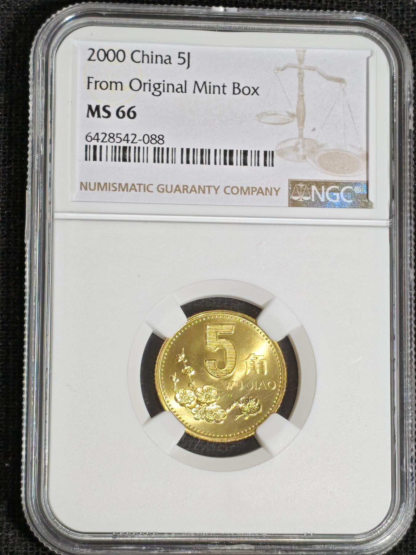 刘世昌艺术品销售中心～虎踞龙蟠*金杨在线联拍群第519期 2000年梅花伍角（NGC    MS66     串号：6428542-088）1枚。