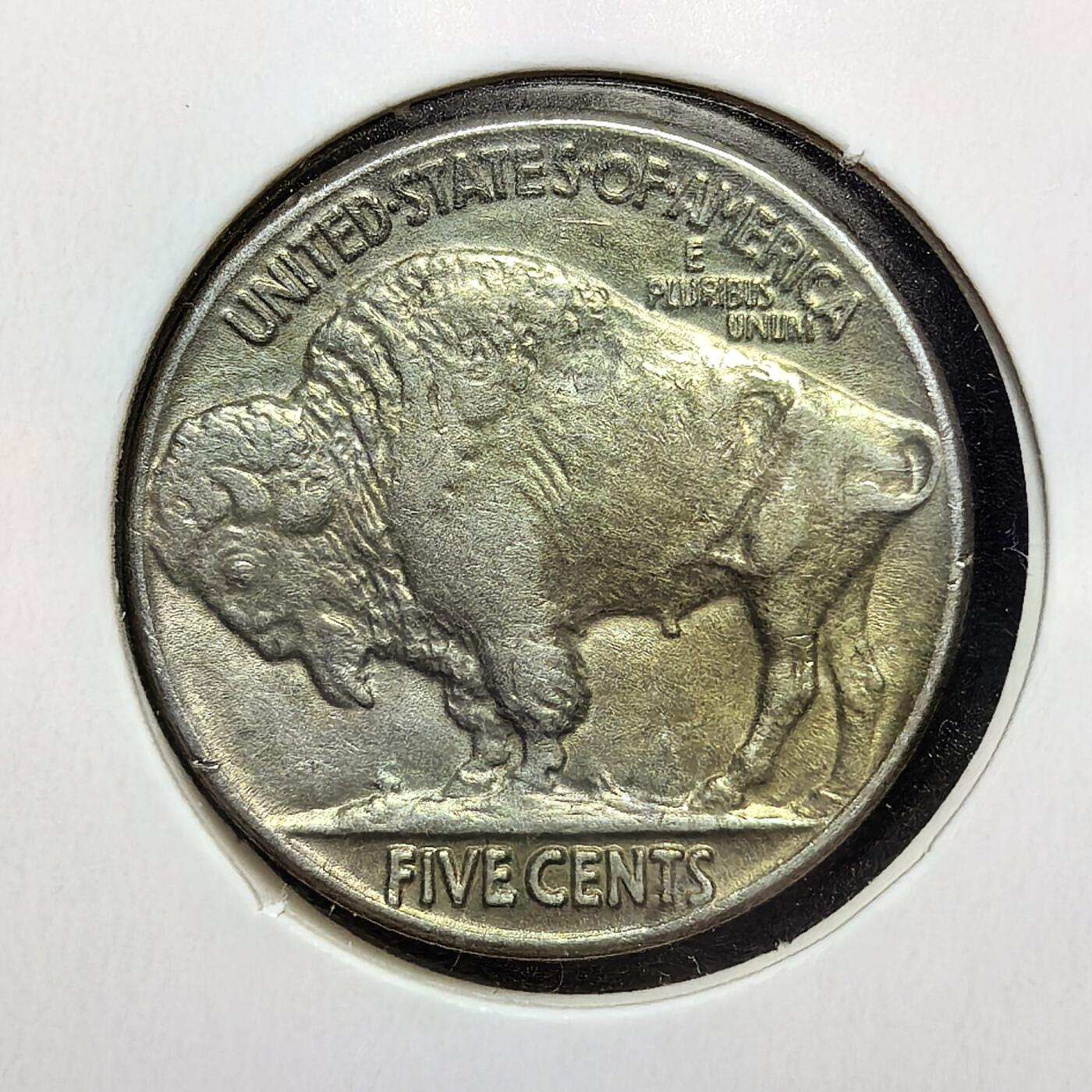 外国优质老铜币银币苏联纪念章，每周六晚九点倒数截拍，满百包邮可寄存，持续收拍 极美品美国1937年野牛5分（印第安人头像）由詹姆斯・厄尔・弗雷泽设计，正面为印第安酋长、背面为美洲野牛，象征西部精神。1937 年是该系列末期，次年被杰斐逊镍币取代，是极具收藏价值的美国经典硬币