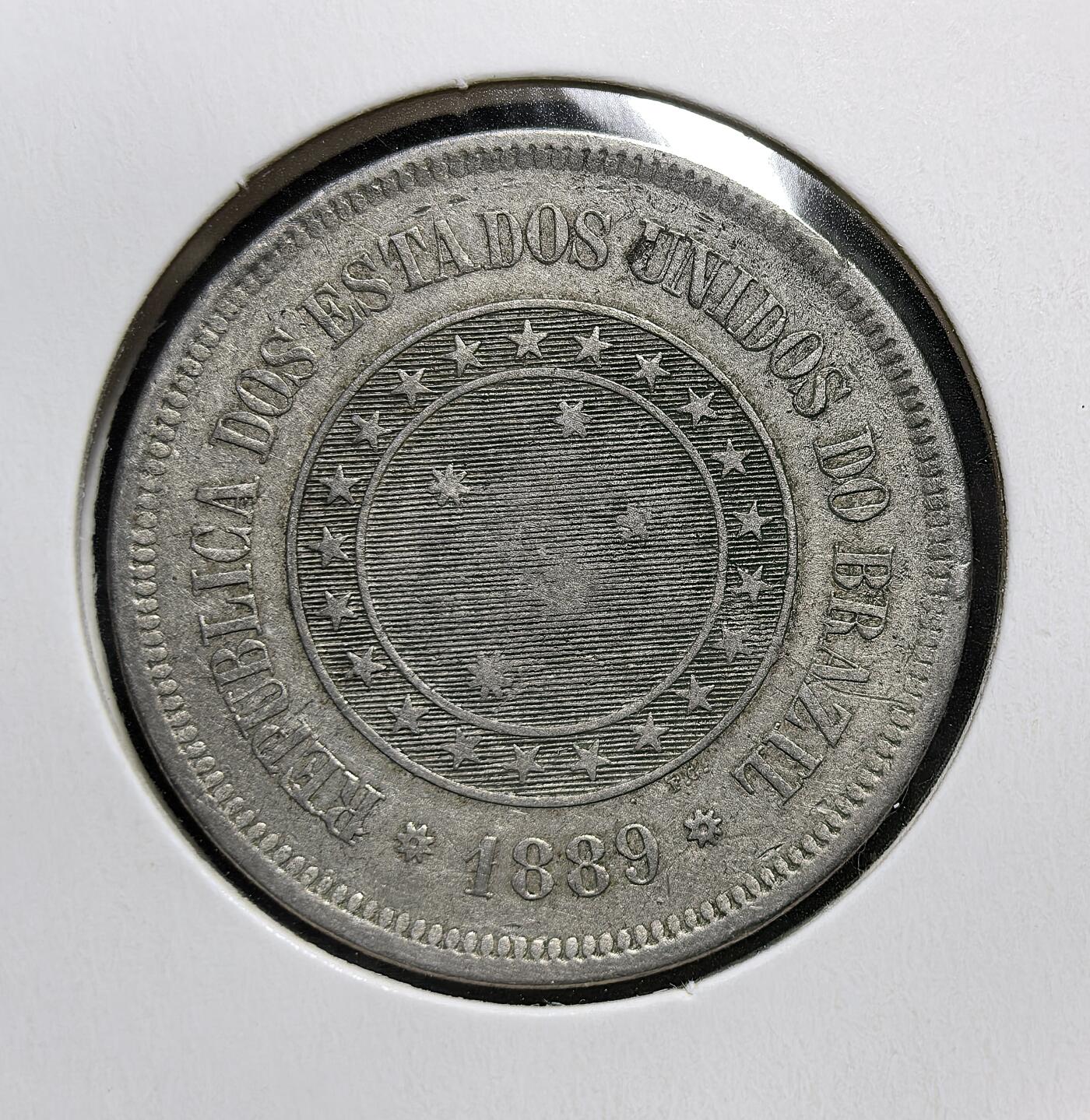 外国优质老铜币银币苏联纪念章，每周六晚九点倒数截拍，满百包邮可寄存，持续收拍 巴西1889年首版首年100 瑞斯，是巴西推翻帝制、成立合众国后首批发行的流通币。币面铭刻共和国成立日 11 月 15 日与 “秩序与进步” 格言，见证巴西政体剧变，为该历史节点的核心货币遗存。