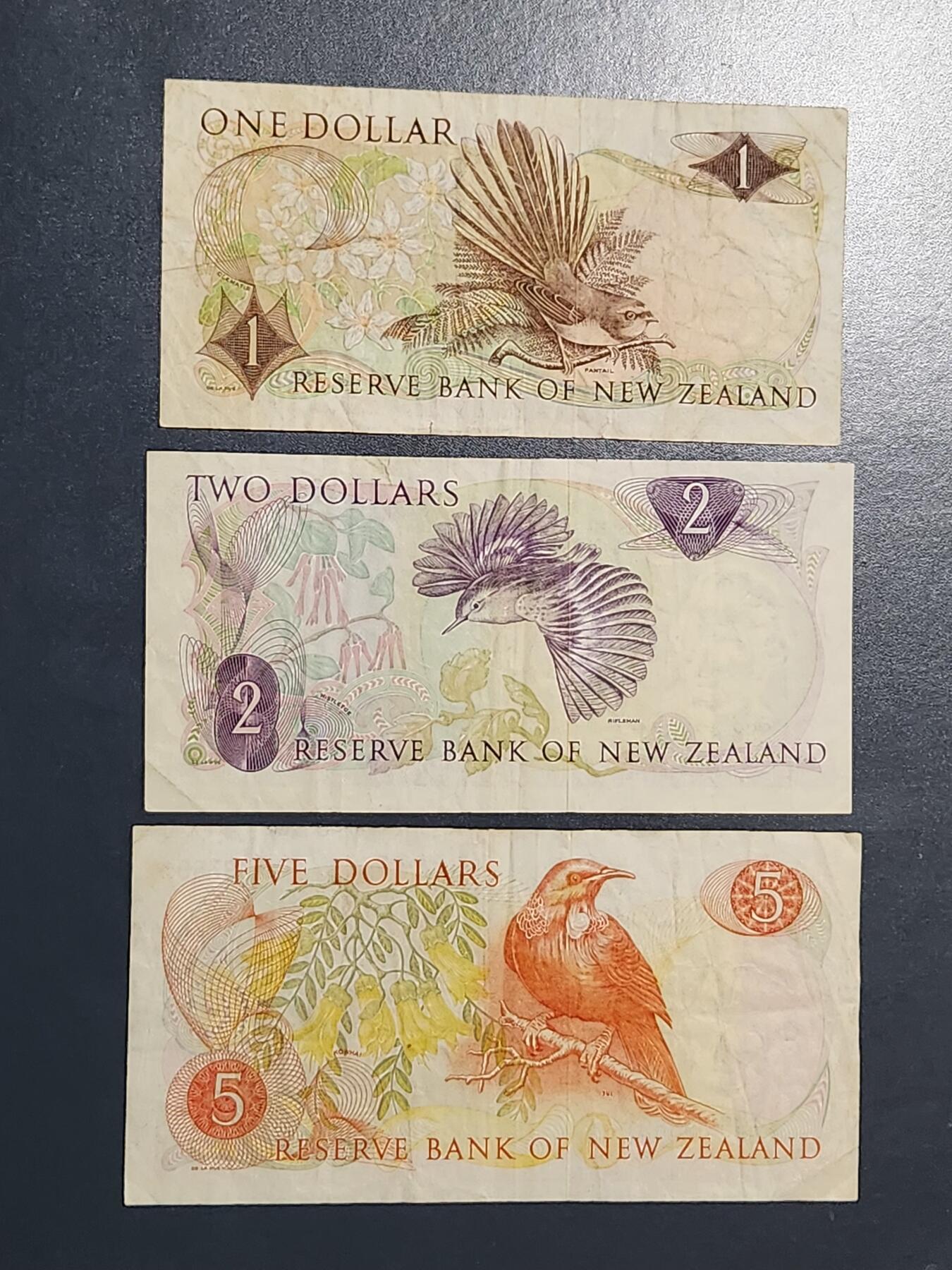 3月13号晚上8点 外国纸币自动截拍第37场 新西兰1967年1-2-5元 高冠  美品一套