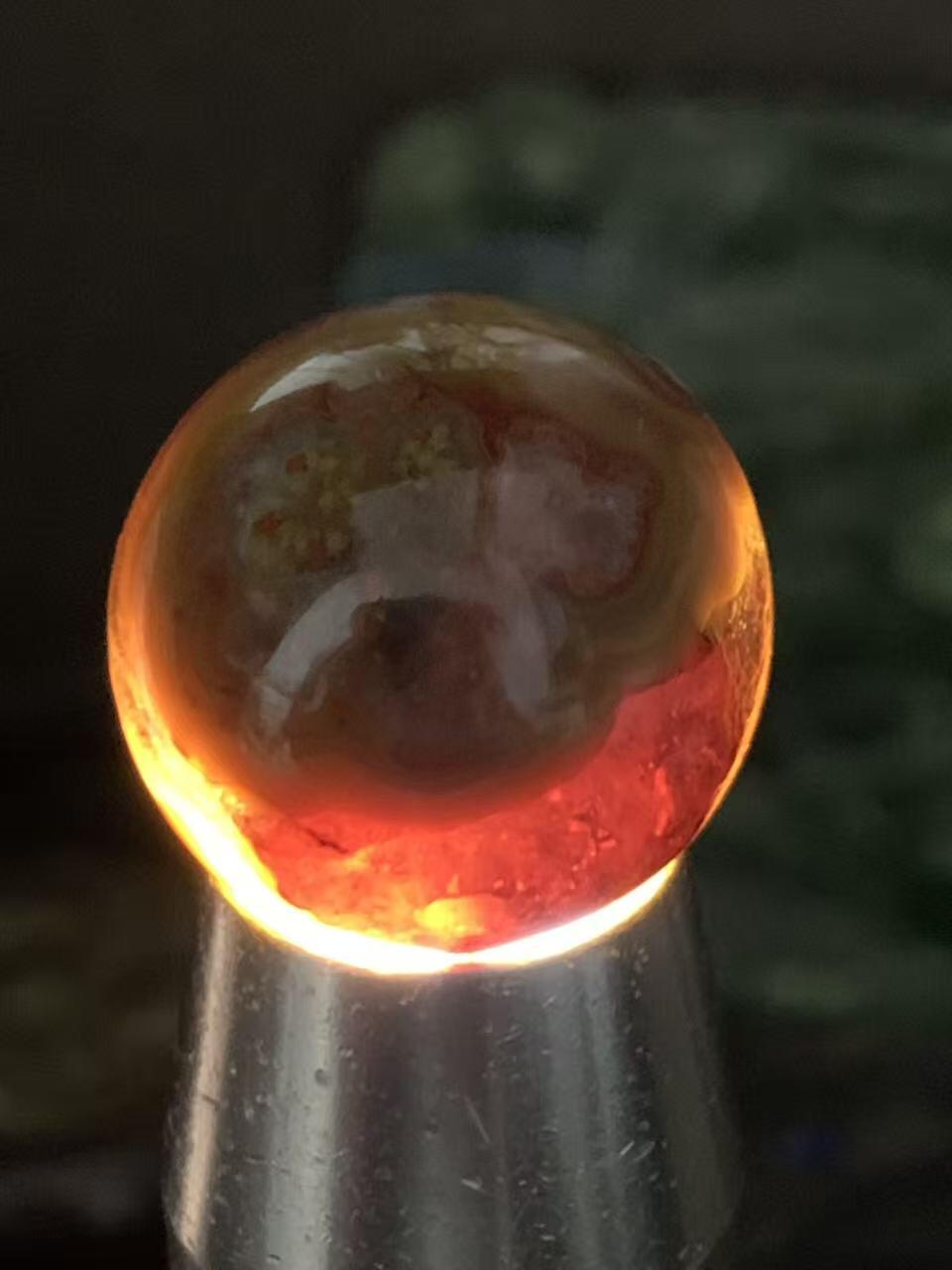 精美高玉化冰飘糖心料8字图案草花纹战国红玛瑙圆珠一颗！