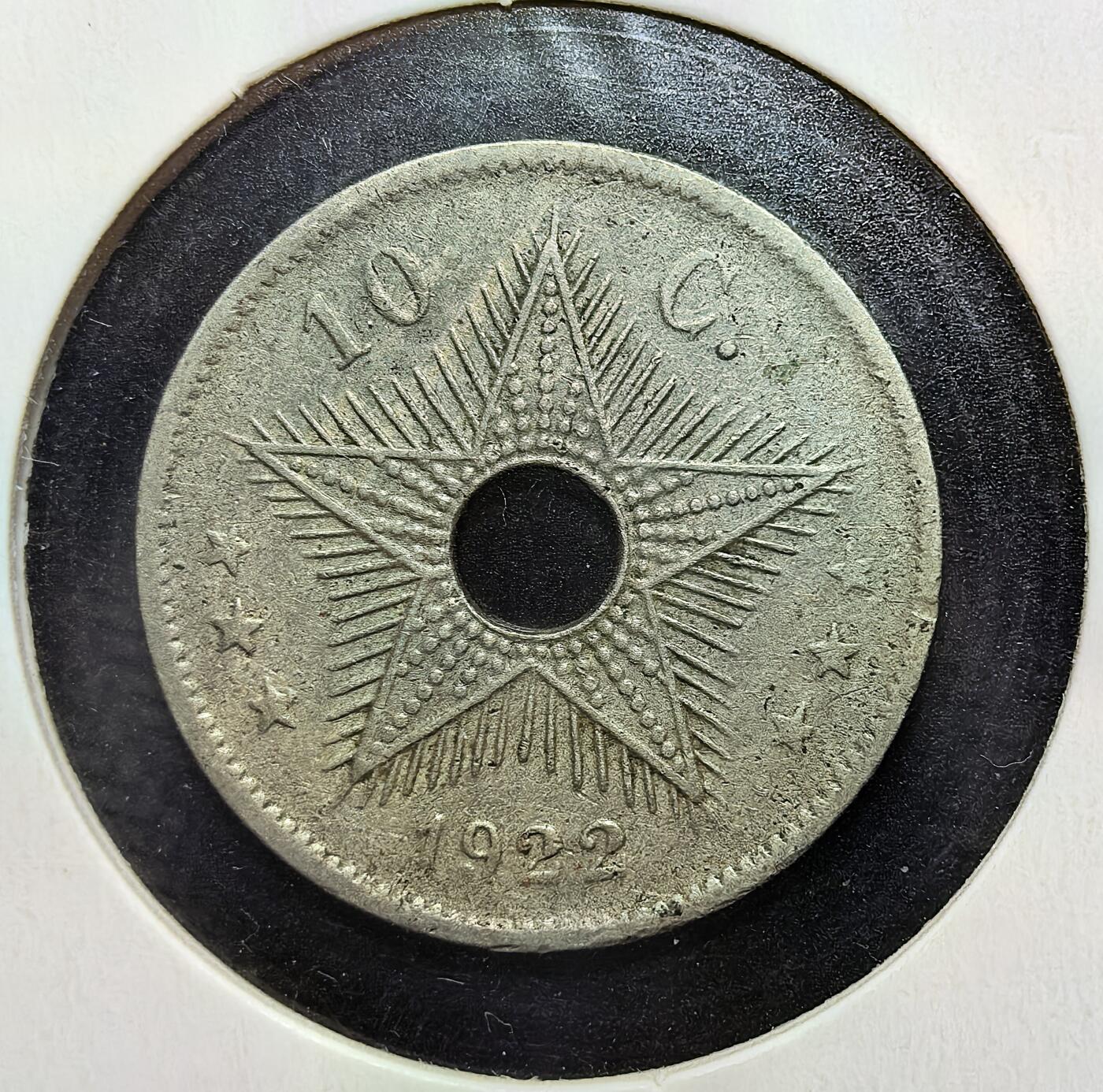 外国优质老铜币银币苏联纪念章，每周六晚九点倒数截拍，满百包邮可寄存，持续收拍 比属刚果1922年10分，正面为比利时王室纹章与双语国名，背面是放射状八角星与面值，见证比利时殖民统治下刚果的经济管控与殖民历史，是非洲殖民时期货币体系的典型实物。