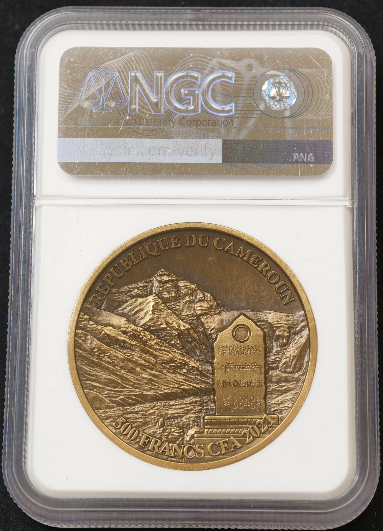 甄臻铺-世界币章拍卖（第54期），3月28日甄品场拍品征集中，送拍享返佣金等优惠多多 NGC-MS70 喀麦隆2021世界高峰珠峰高浮雕铜币，53克，发行333枚，加厚盒。