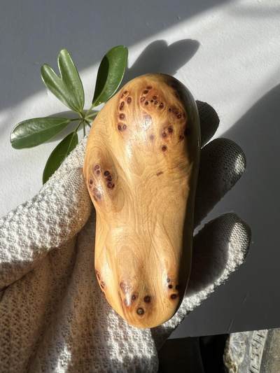 零元拍：崖柏瘤花随型手把件，十多年前的存货了，陈化的非常好，香味扑鼻，油性极大。 - 零元拍：崖柏瘤花随型手把件，十多年前的存货了，陈化的非常好，香味扑鼻，油性极大。