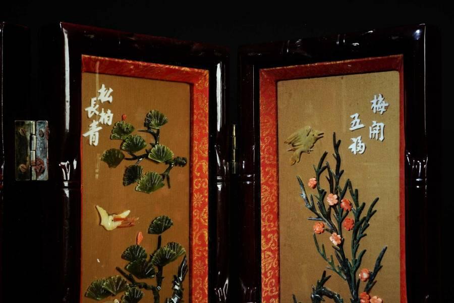 上海都达杂项专场五十二【全场包邮】 金地嵌碧玉、岫玉等多种玉石宝石四折台屏