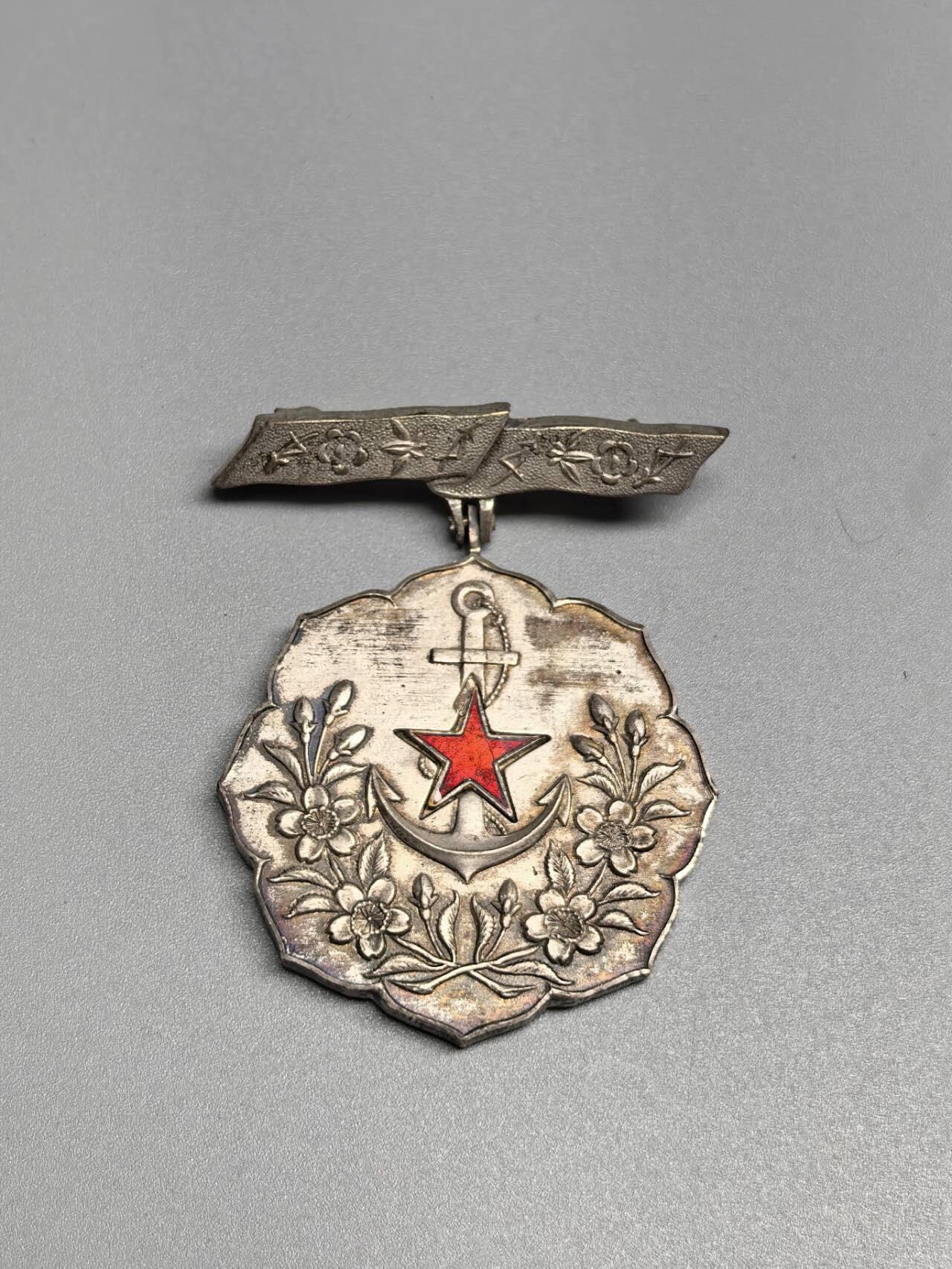 小驴勋章奖章收藏3月14日周六晚六点拍卖（珍爱和平，收藏战争，铭记历史，勿忘国耻，忠党爱国。有偿代拍，送拍规则在简介最后，参拍须阅读规则后再参拍，关系到运费包装发货时效真假辨别等关键信息，拍卖时不再发原图，看大图店主微信码在拍卖店铺介绍里） 爱国妇人会有功章