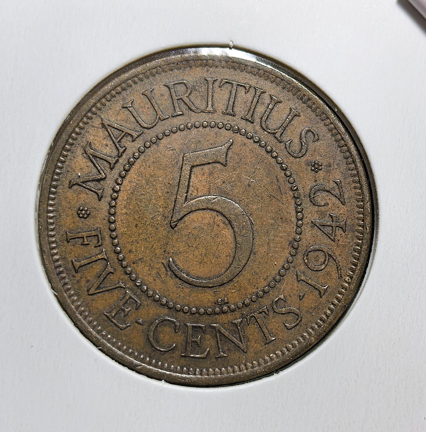 外国优质老铜币银币苏联纪念章，每周六晚九点倒数截拍，满百包邮可寄存，持续收拍 英属毛里求斯1942年5 分铜币，正面铸有 “印度皇帝” 头衔，由南非比勒陀利亚造币厂铸造，是二战时期英属殖民货币体系的典型遗存。