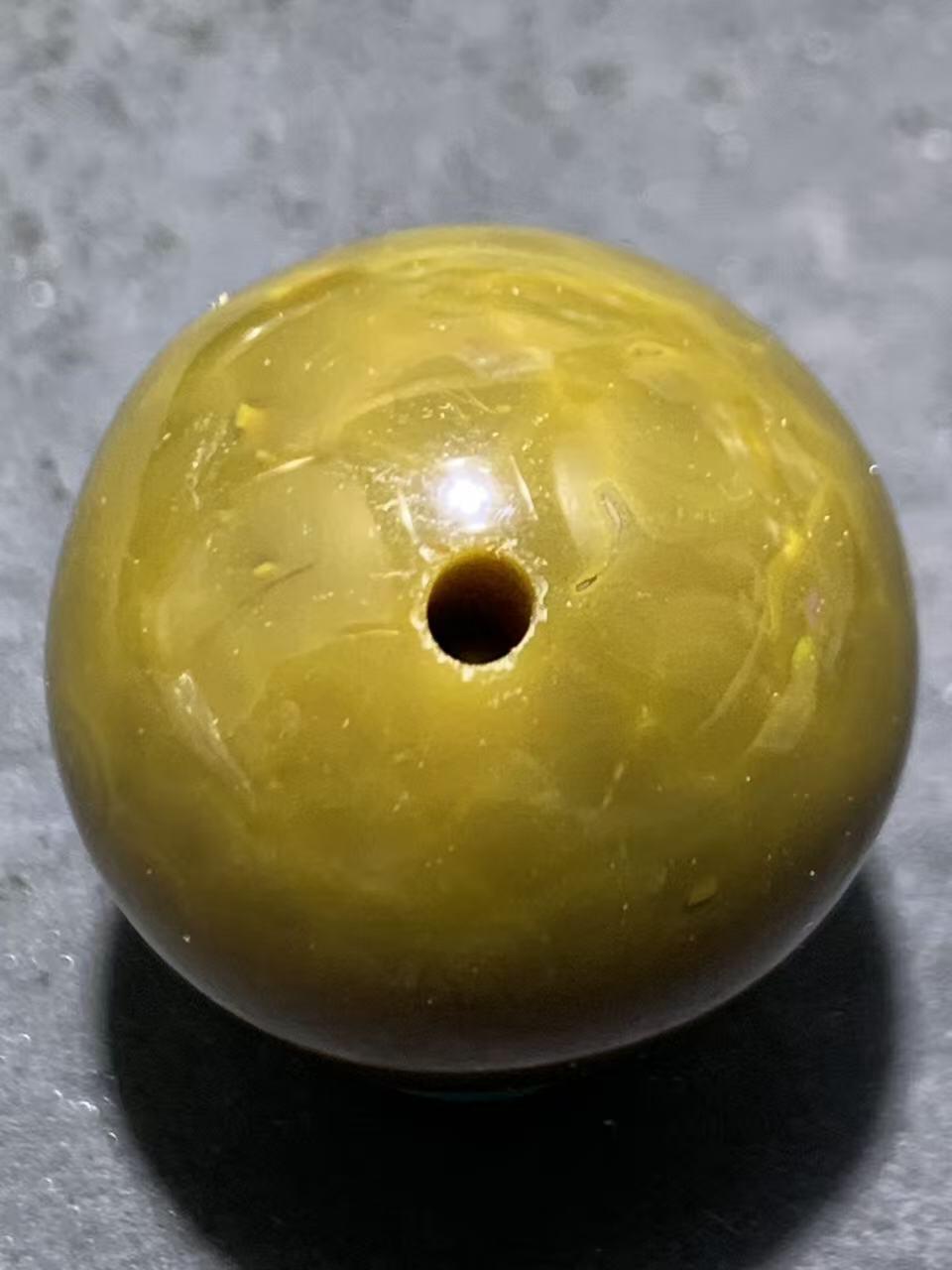 精美高润度冻料战国红玛圆珠一个，