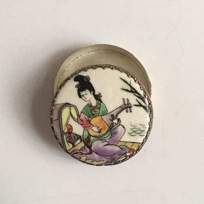        01c创汇出口白铜鎏银镶嵌手绘彩绘仕女老瓷片老瓷板画首饰盒粉盒印泥盒1个原版真品库存老货旧藏文玩艺术收藏 -        01c创汇出口白铜鎏银镶嵌手绘彩绘仕女老瓷片老瓷板画首饰盒粉盒印泥盒1个原版真品库存老货旧藏文玩艺术收藏