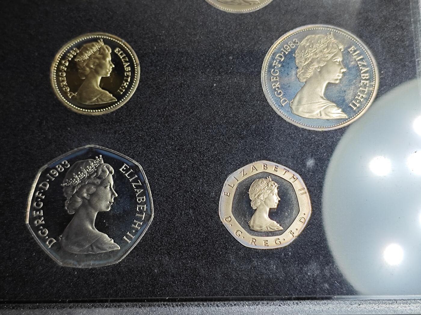 KK钱币收藏小铺   套币专场 2月预留时间 周末发货  1983英国清年精制套币