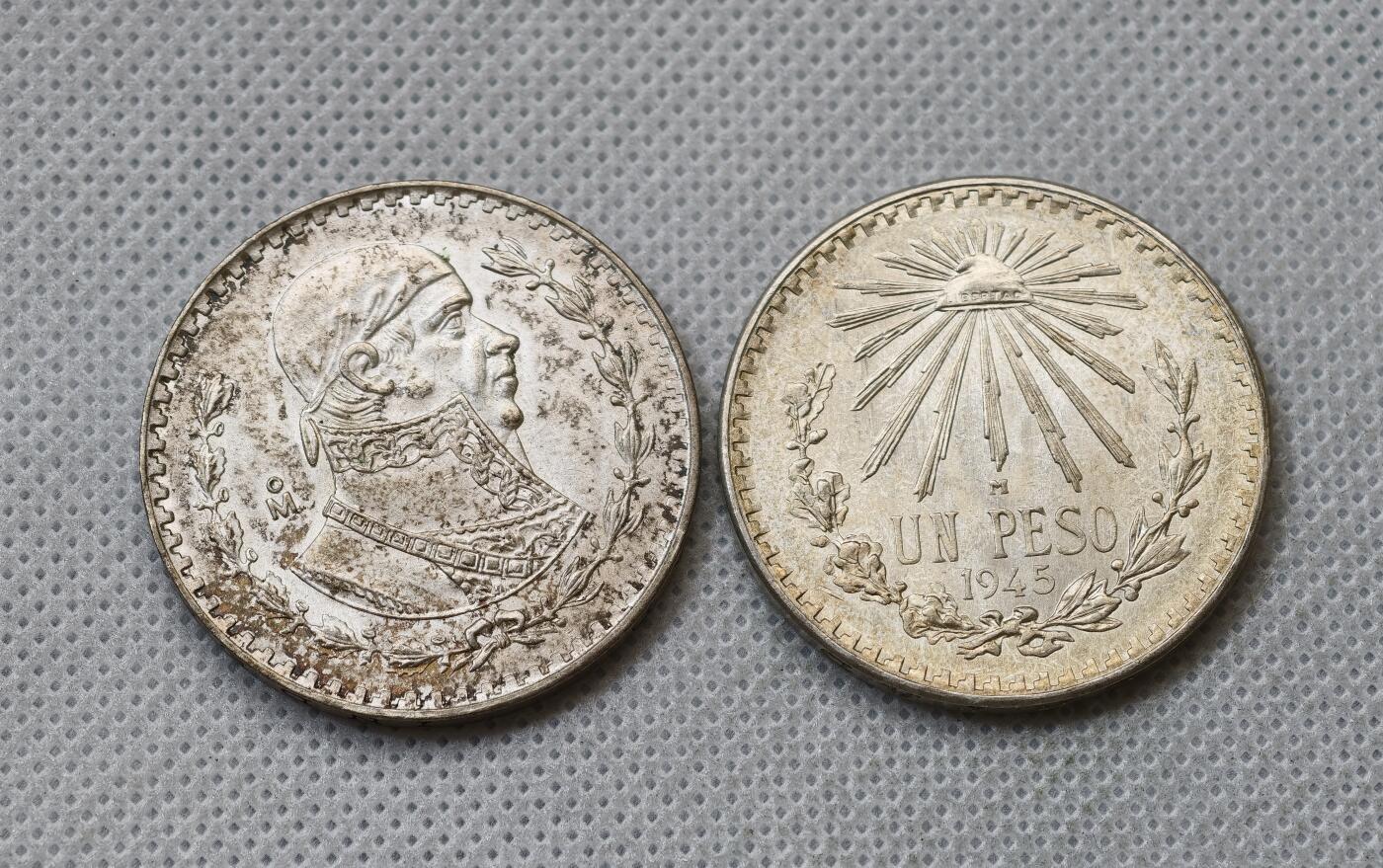 甄臻铺-世界币章拍卖（第54期），3月28日甄品场拍品征集中，送拍享返佣金等优惠多多 墨西哥鹰洋2枚，UNC转光 1945年720银 1964年一成银，细节见图